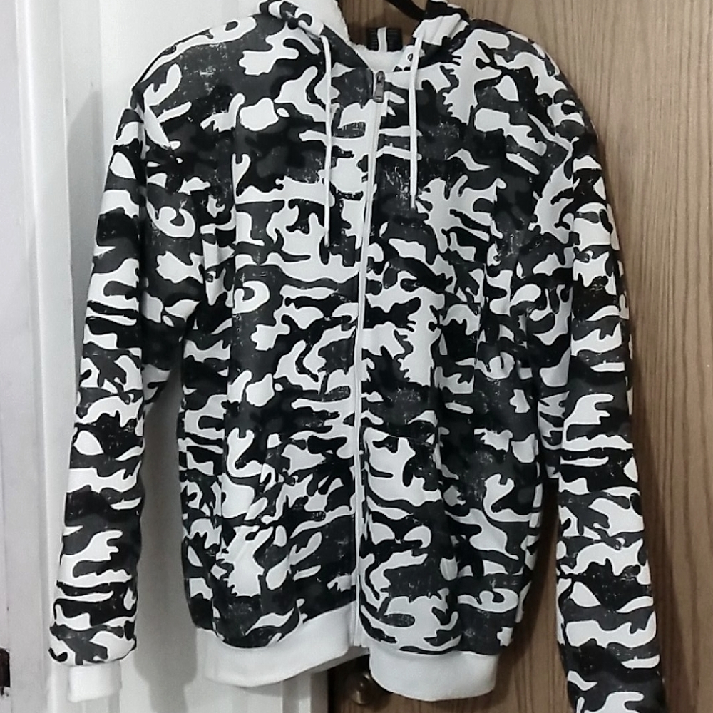 ArcticCamo zip up sweater